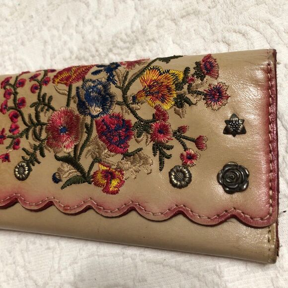 Patricia Nash Wallet Tan Embroidered Trifold Multi Compartment Wallet - Picture 3 of 12